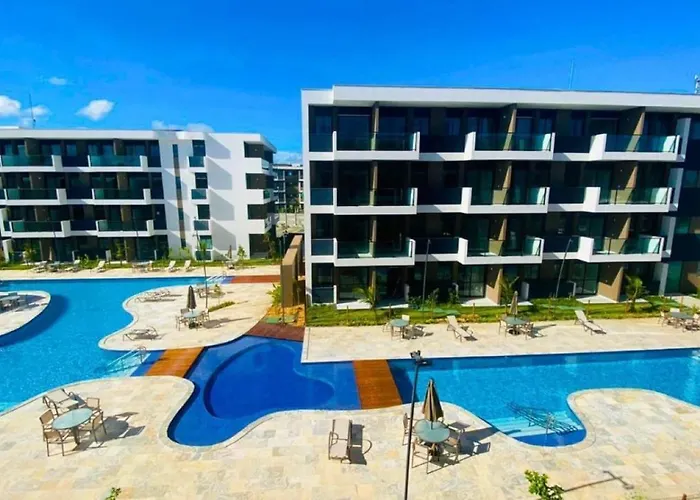 Resort em - Flat Térreo Frente Piscinas- Muro Alto-B18